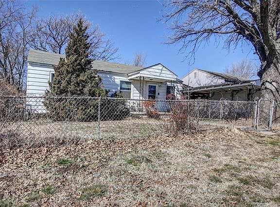 3rd image of 2640 N Yorktown Pl