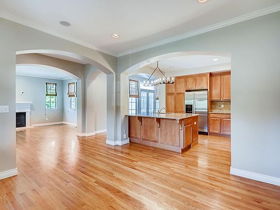 4th image of 2786 Havana St