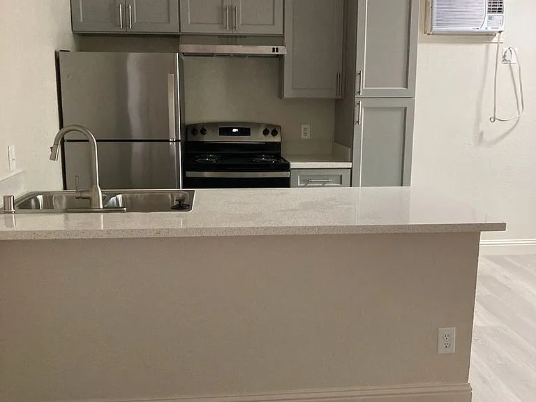 Yosemite Avenue Apartments — Photo 1