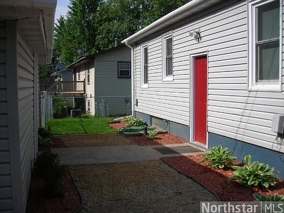 3rd image of 695 Glenbrook Ave N