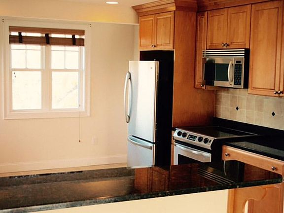5th image of 33 Starr Dr W APT 2