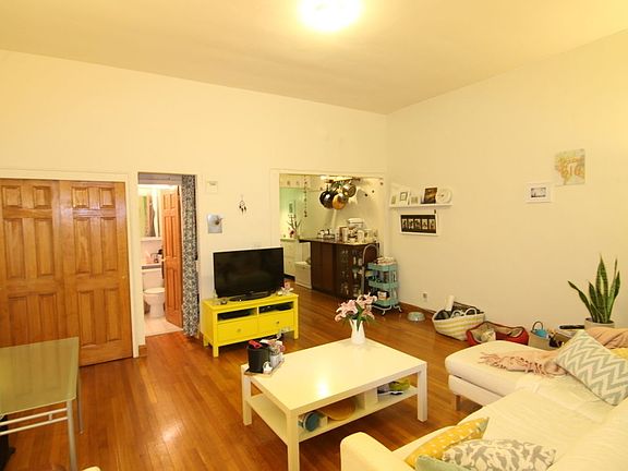 3rd image of 255 W 75th St APT 3G