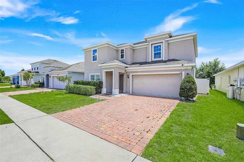5 bed, 3.5 bath, 2607 sqft, $2,700 — Photo 1