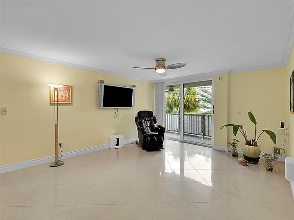 4th image of 4007 N Ocean Bl #201