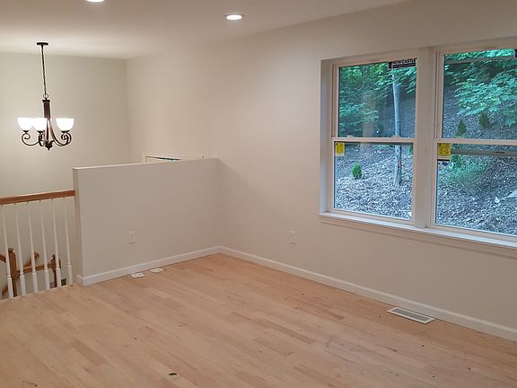 4th image of 55 Sears Ave