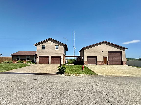 2nd image of 415 Kelly Dr