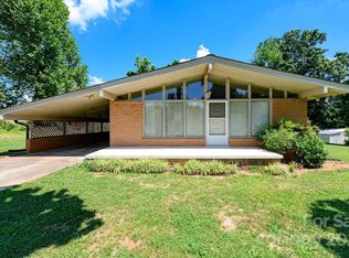 93 Telephone Exchange Rd, Hickory, NC 28601