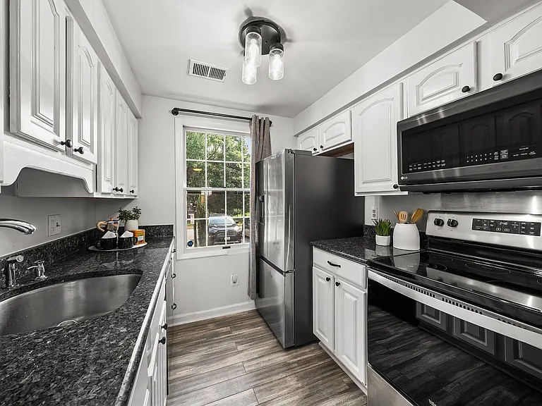 8607 Kenosha Ct — Photo 6