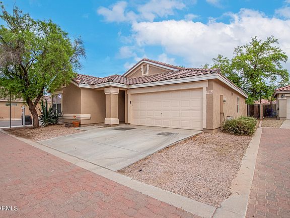 3rd image of 2361 E Palm Beach Dr