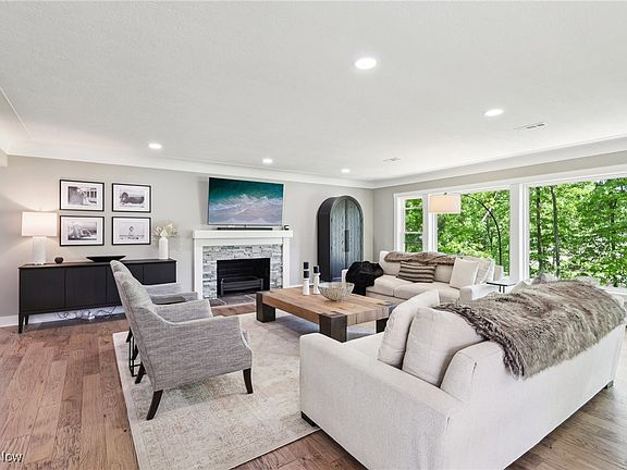 2nd image of 7667 Amber Ln