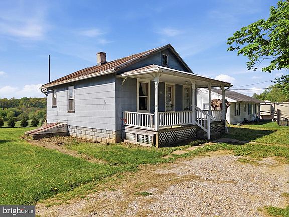 2nd image of 709 Deer Park Rd