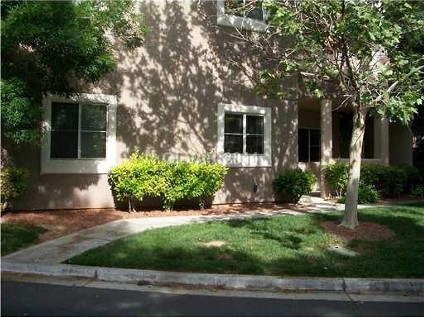 Resort-Style Living in Spanish Palms 3BR/2BA Gated Condo — Photo 2