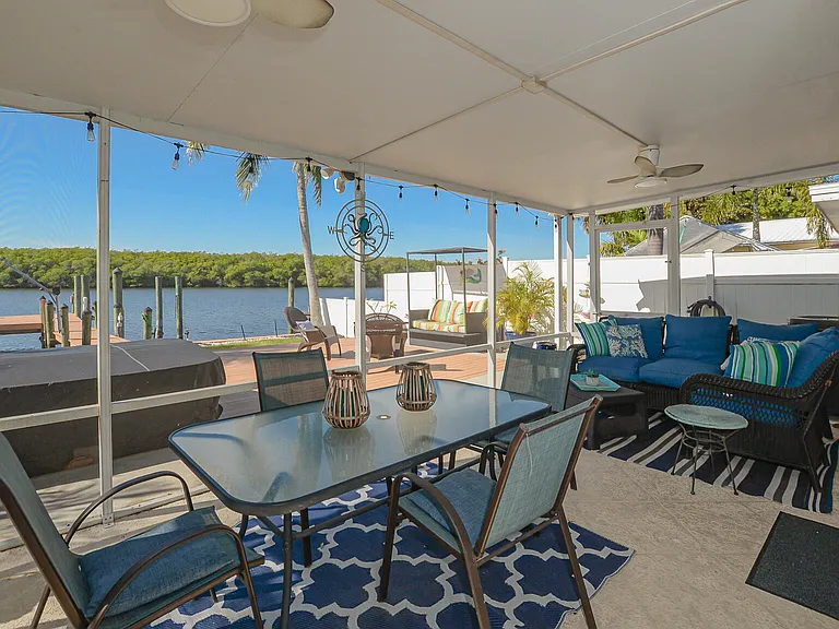 110 SW Hideaway Pl — Photo 24