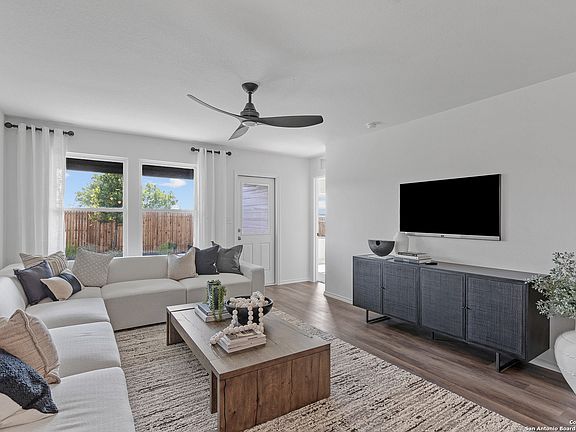3rd image of 776 Heartseed Avenue