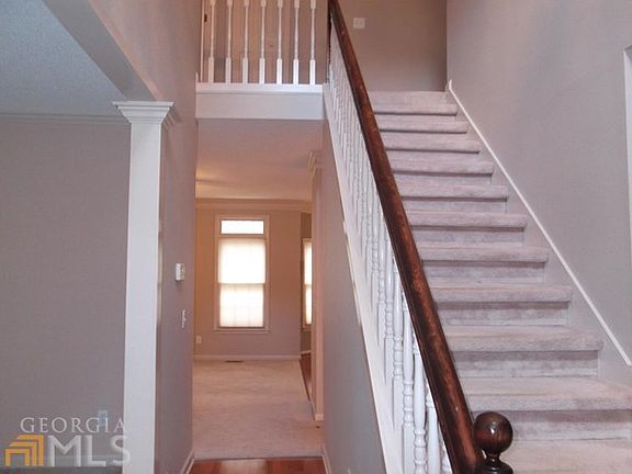 4th image of 360 Longwood Pl