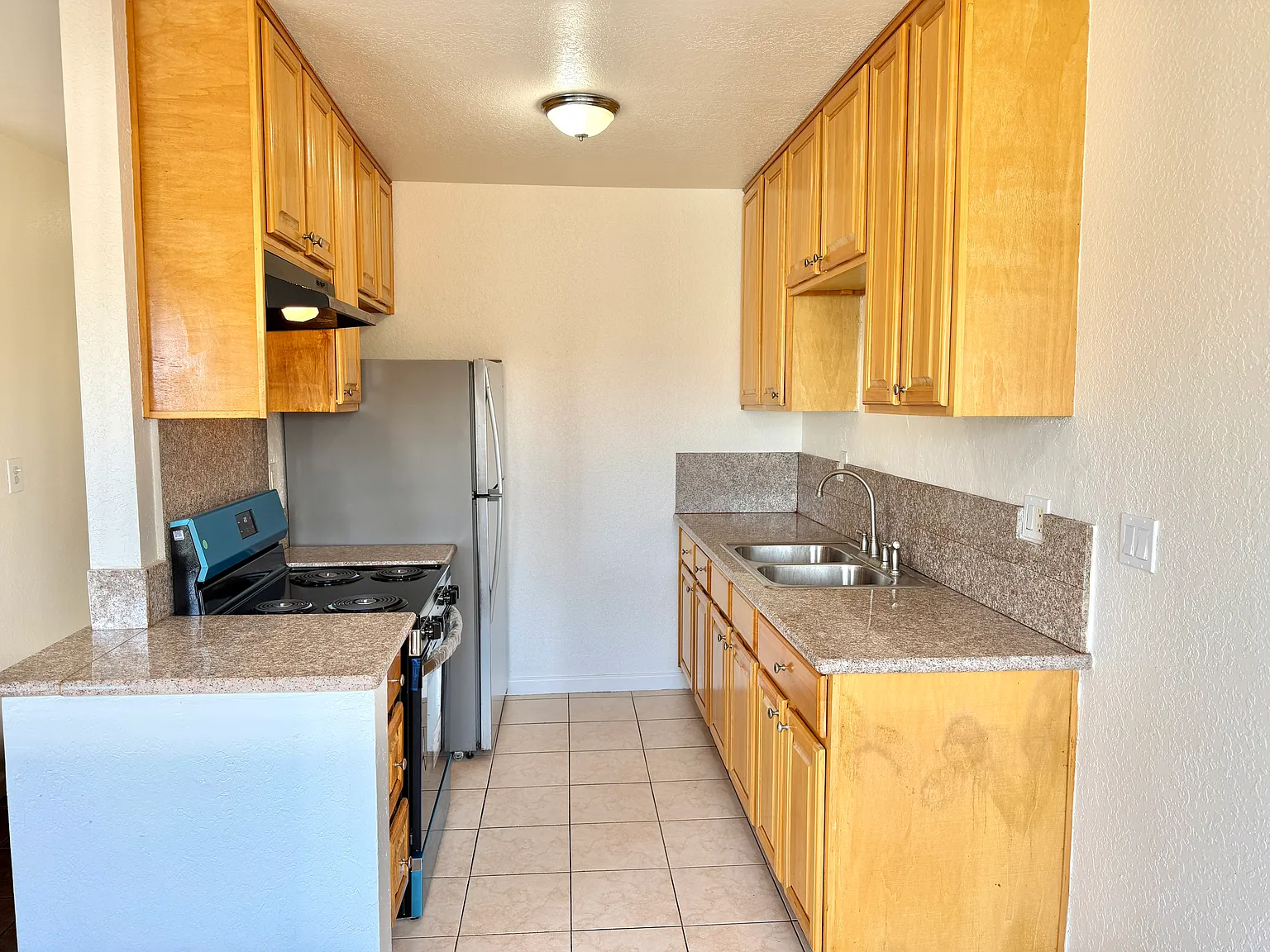 2 bed, 750 sqft, $2,145 — Photo 2
