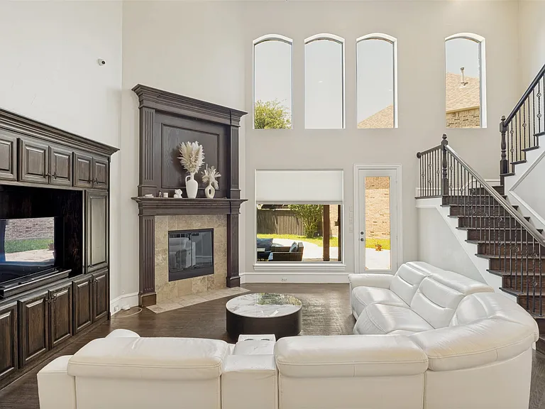 4828 Pyramid Dr — Photo 2