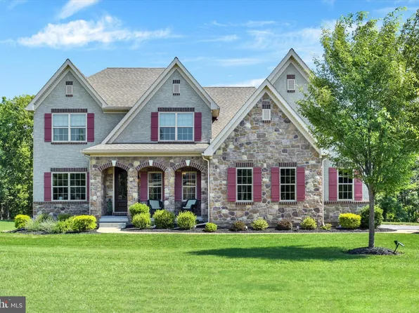 7053 Creek Crossing Dr, Harrisburg, PA 17111