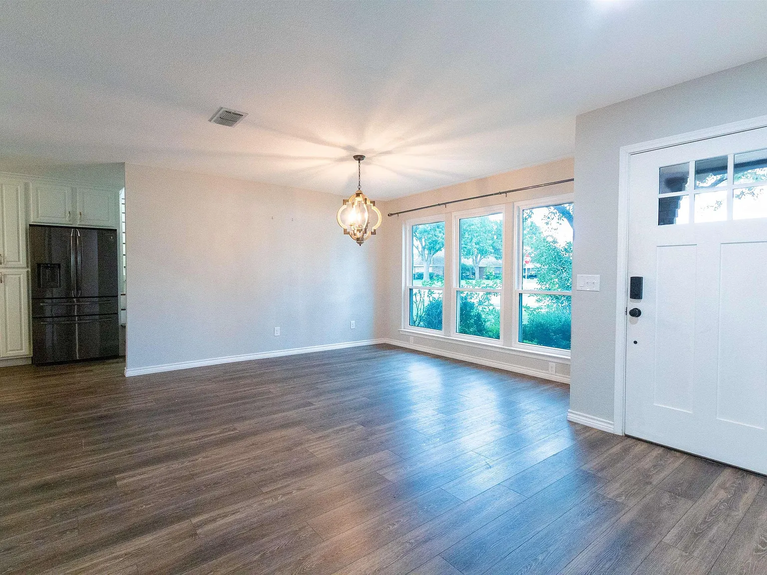 4 bed, 3.0 bath, 2334 sqft, $2,500 — Photo 4