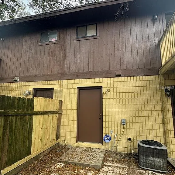 4313 SW 68th Ter — Photo 2