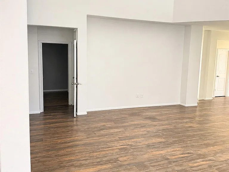 617 Cortona Ln — Photo 14