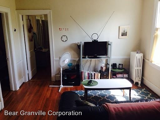 2nd image of 700 N Belmont Ave APT 1