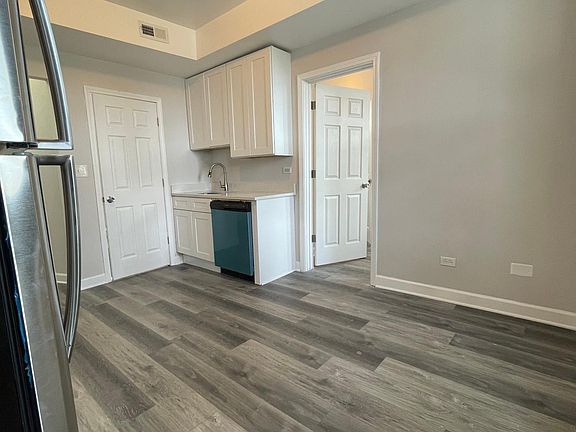 2nd image of 2409 S Hoyne Ave #204