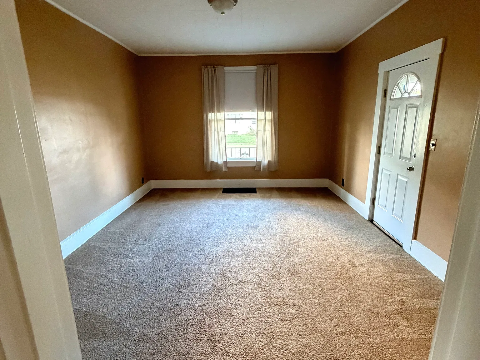 3 bed, 1.5 bath, $1,400 — Photo 4