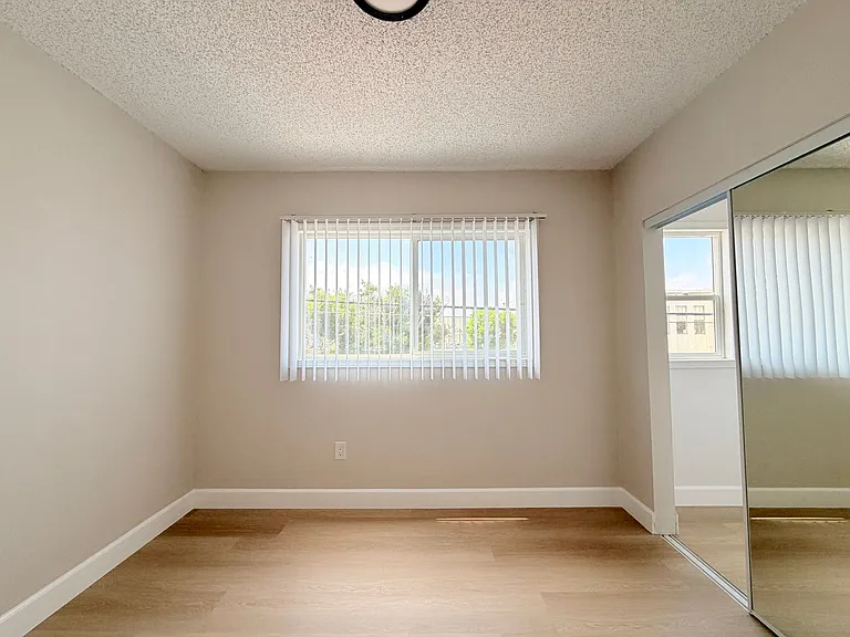 4705 Willowbrook Ave — Photo 39