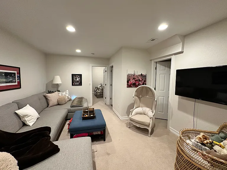 2411 S Race St — Photo 35