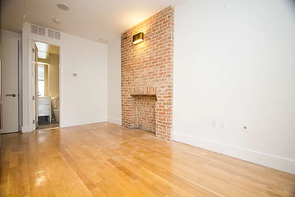 Rented by Nooklyn NYC LLC | media 21