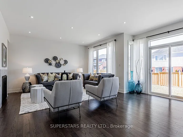 11 Empire Dr — Photo 6
