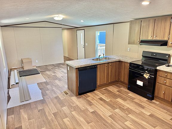 3rd image of 92 Cedarcrest Dr #1CLARKSVILLE