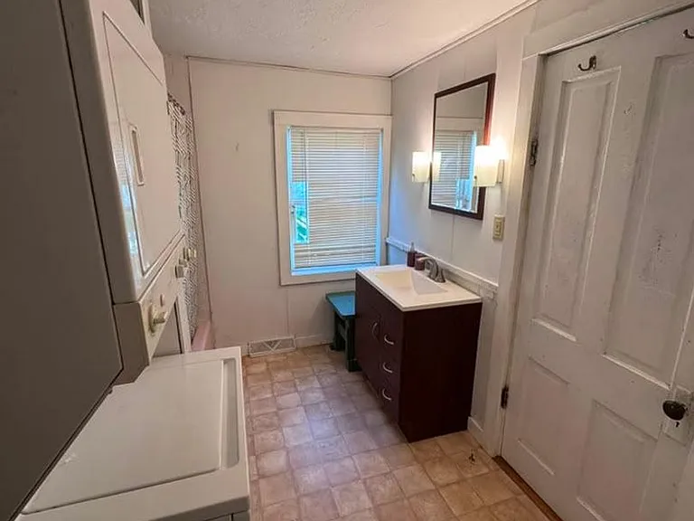 734 Jenifer St — Photo 9