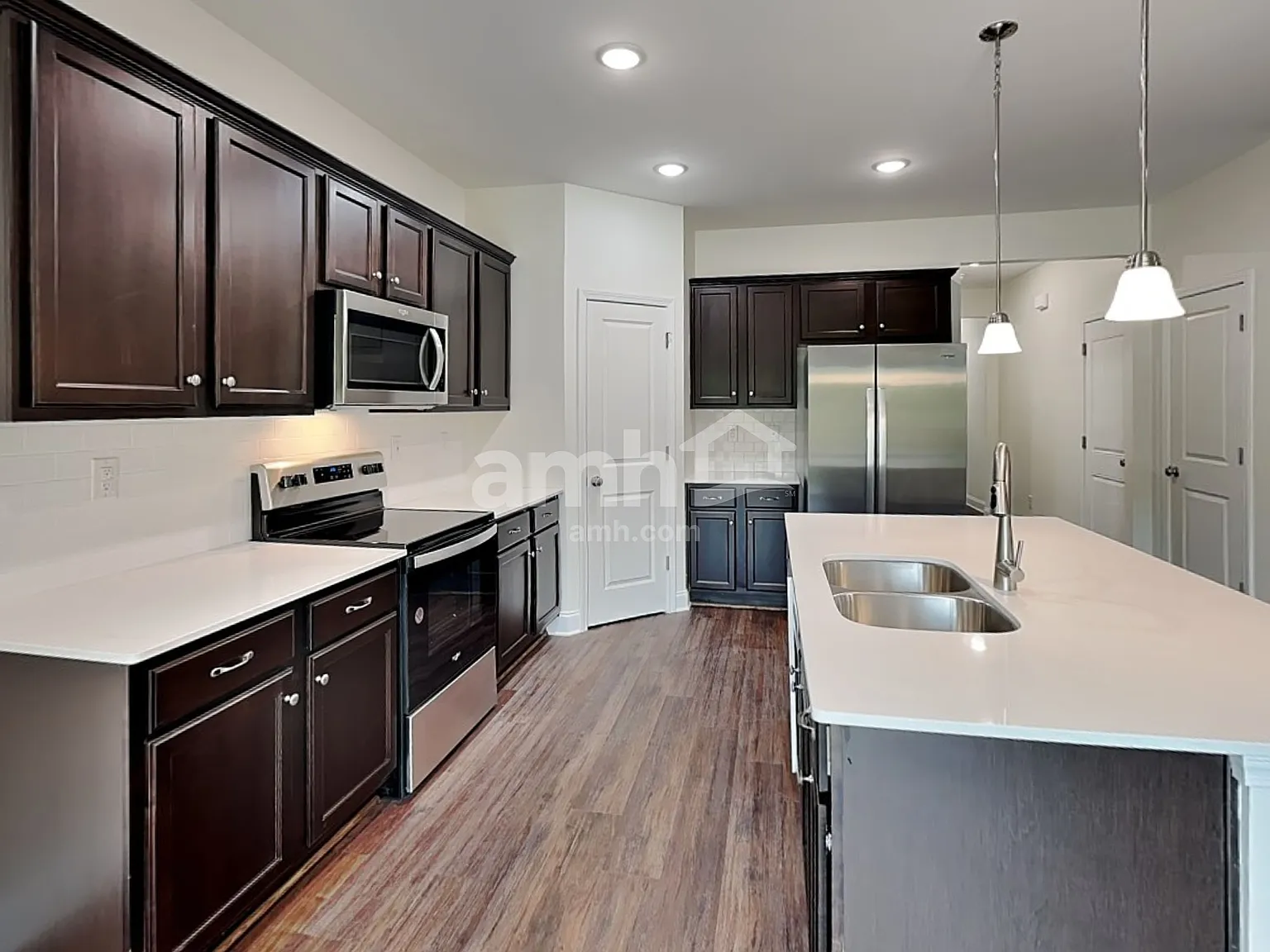 4 bed, 2.5 bath, 2297 sqft, $2,820 — Photo 4
