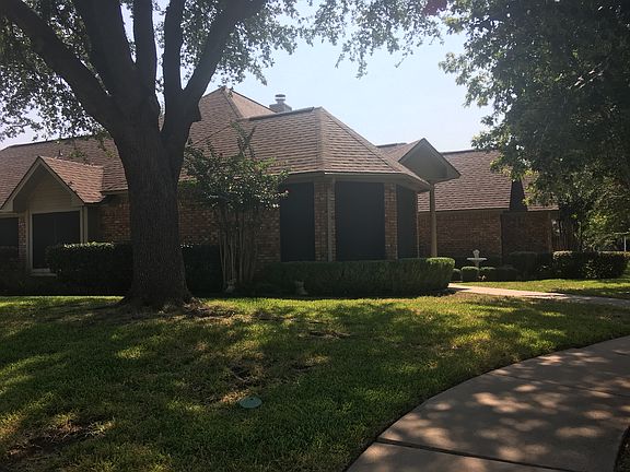 3rd image of 2421 E Windsor Dr