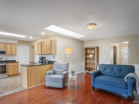 3rd image of 4301 Parklawn Dr