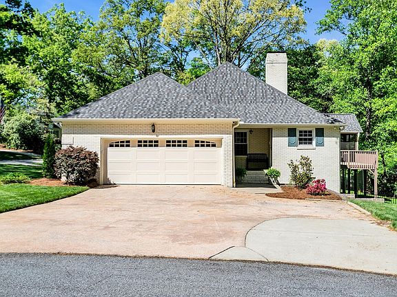 3rd image of 12 Whittington Ct