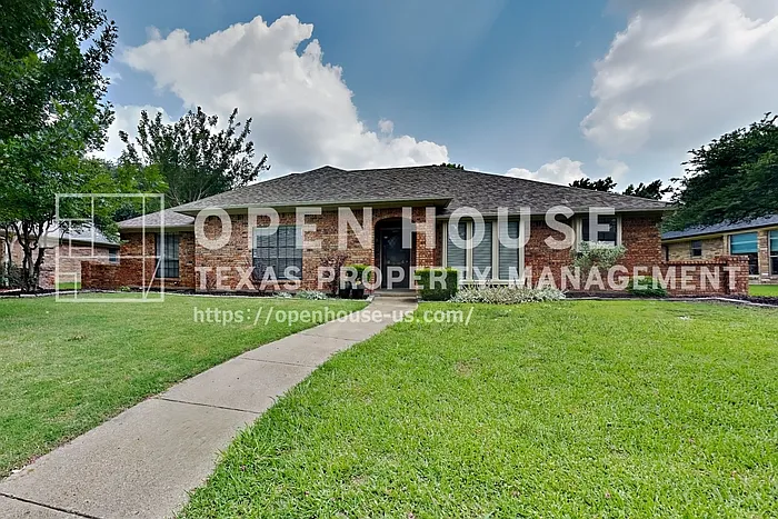 2304 Tamarisk Dr — Photo 1