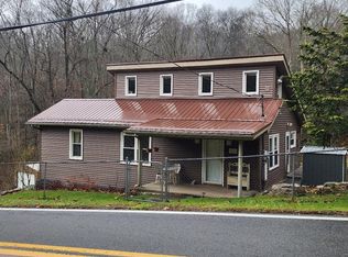 1856 Maple Fork Rd, Mount Hope, WV 25880