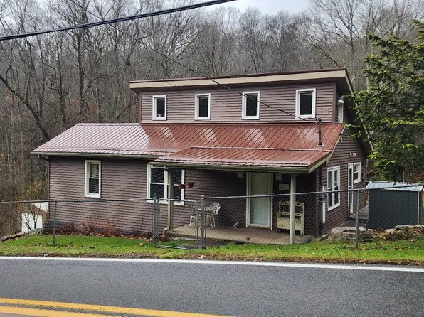 1856 Maple Fork Rd, Mount Hope, WV 25880
