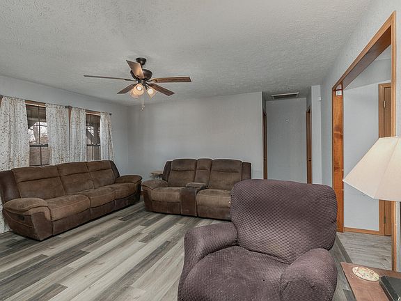 4th image of 24 Oak Crest Drive