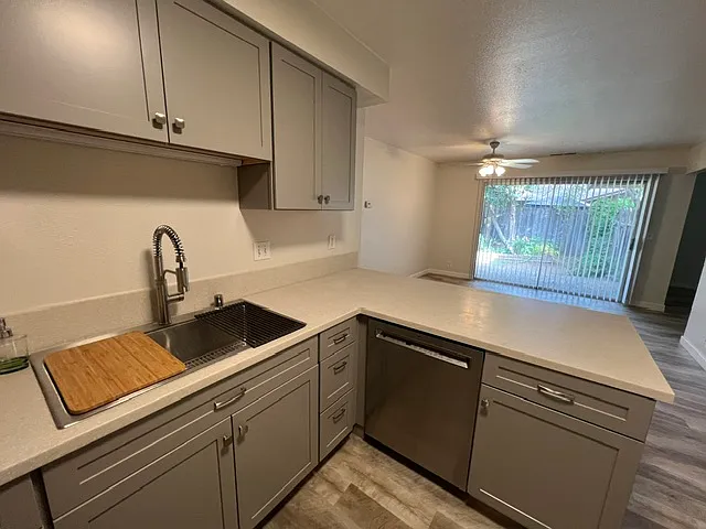 2907 Jolyn Way #B — Photo 8