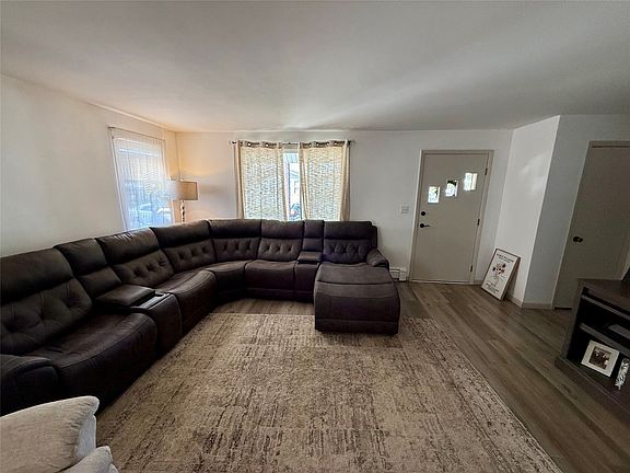 5th image of 3017 Hazel St