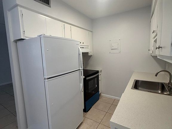 4th image of 2017 NE 18th St APT 2