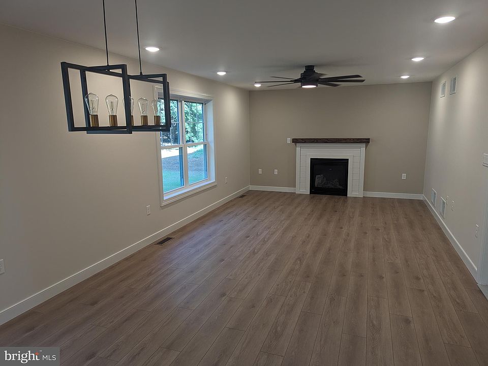 2nd image of 1809 Edgewood Dr