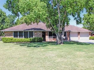 1511 Parkview Dr, Lockhart, TX 78644