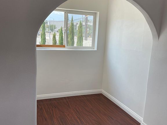 4th image of 3362 Kelburn Ave