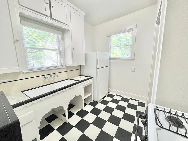 2401 P Street — Photo 7
