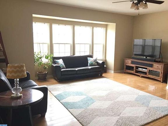 3rd image of 204 Ironwood Dr #204